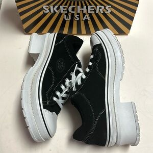 Skechers Heartbeat Heel Sneaker